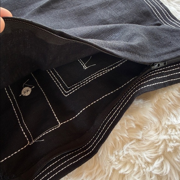 Yves Delorme decorative pillowcase with White Shirt Stitch Design - Picture 5 of 9